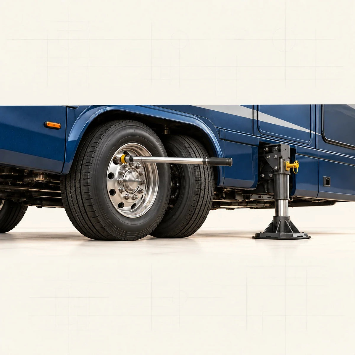 Roues jumelées et stabilisateur déployé d’un camping-car poids lourd, avec clé dynamométrique sur un écrou périphérique