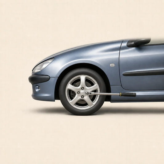 Roue avant de Peugeot 206 avec clé dynamométrique engagée sur une vis de roue