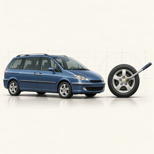 Monospace Peugeot 807 bleu avec roue cinq fixations et clé dynamométrique engagée sur une douille