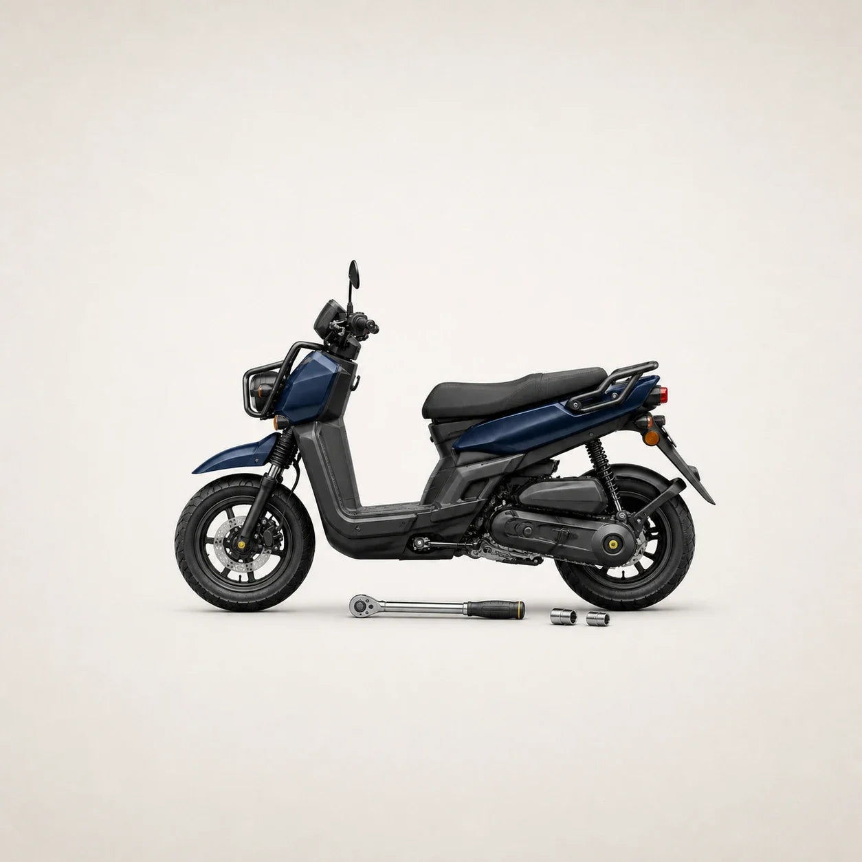 Scooter urbain bleu de profil avec points d’entretien des roues et clé dynamométrique.