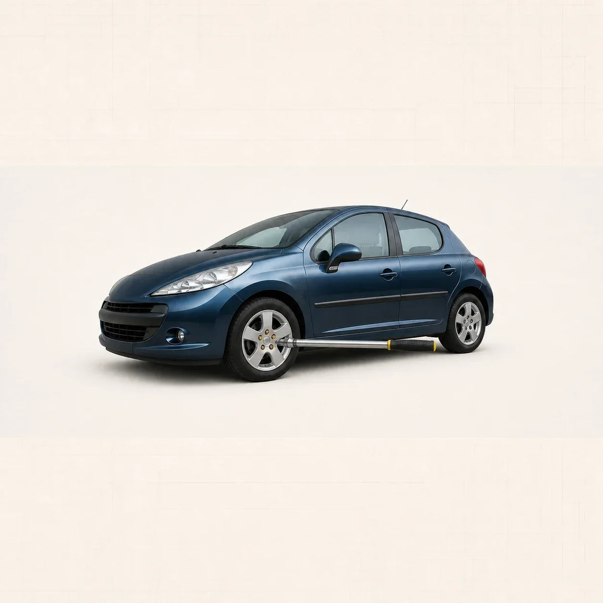 Peugeot 207 bleue avec clé dynamométrique engagée sur une vis de la roue avant