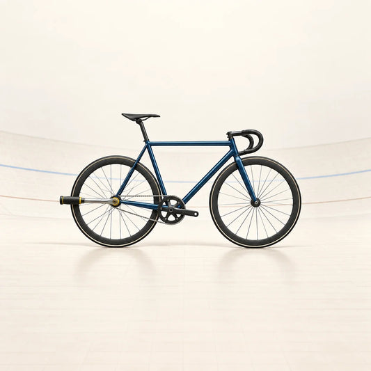 Vélo de piste bleu à pignon fixe avec clé dynamométrique engagée sur l’écrou d’axe arrière