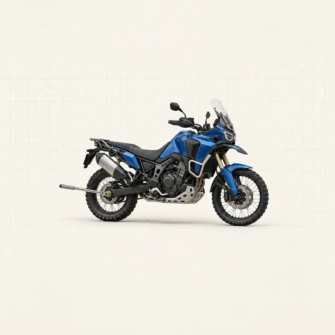 Yamaha Ténéré 700 World Raid bleue avec une clé dynamométrique engagée sur l’écrou d’axe arrière